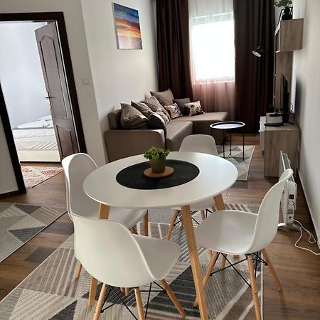 Sky Lux Apartmani Surcin Bagian luar foto