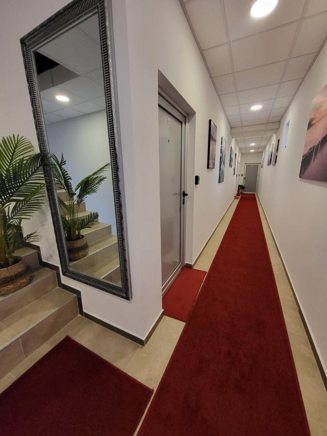 Sky Lux Apartmani Surcin Bagian luar foto