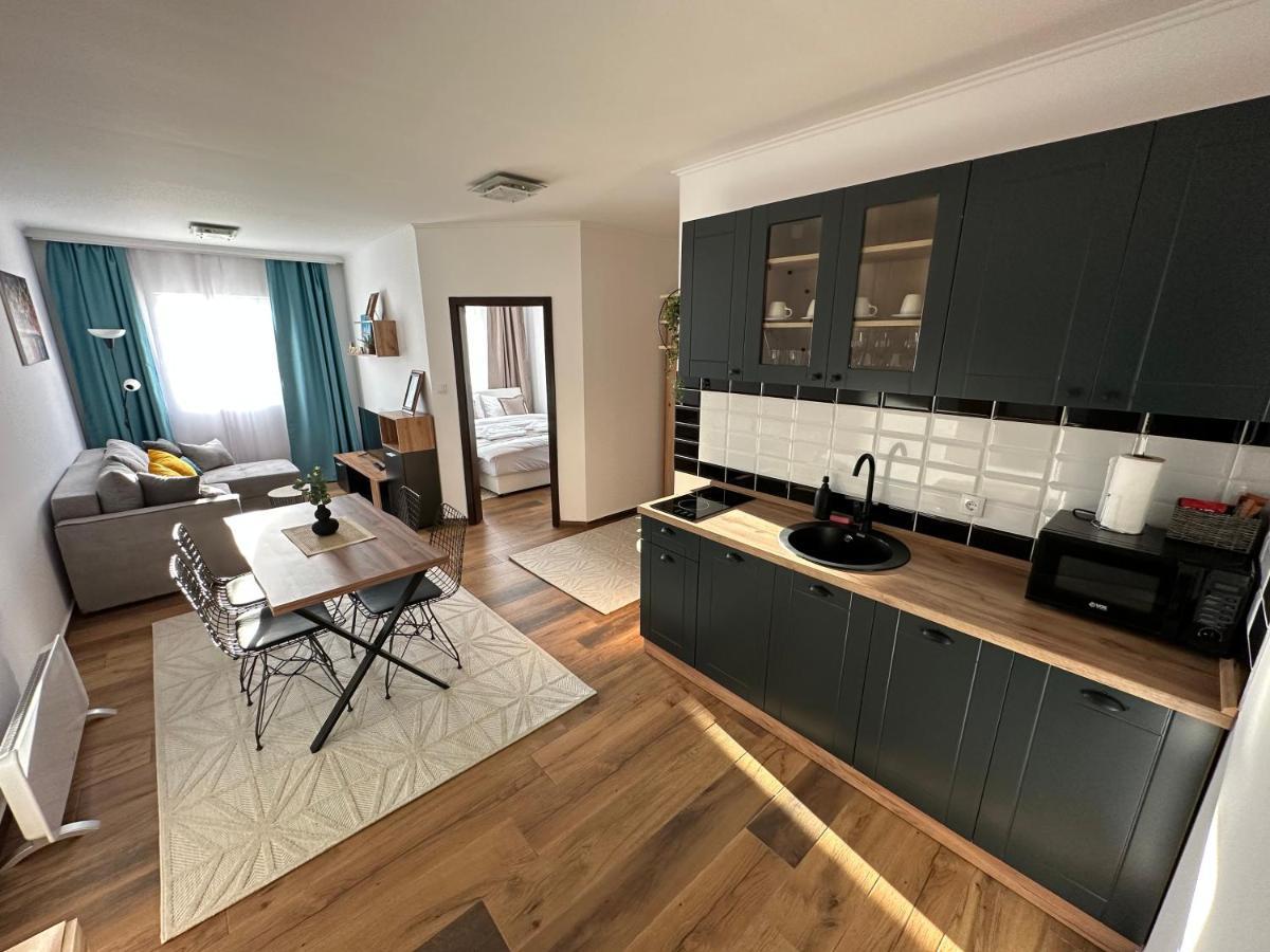 Sky Lux Apartmani Surcin Bagian luar foto