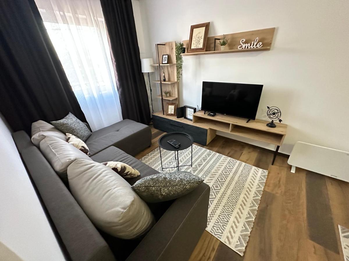 Sky Lux Apartmani Surcin Bagian luar foto