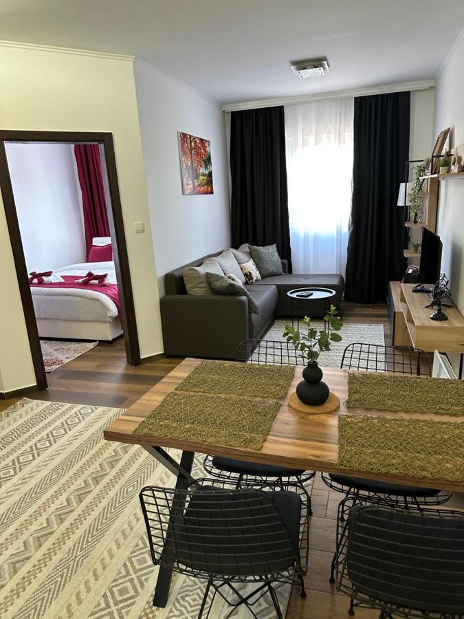 Sky Lux Apartmani Surcin Bagian luar foto