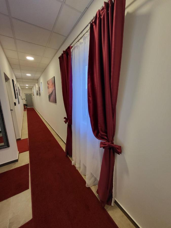 Sky Lux Apartmani Surcin Bagian luar foto