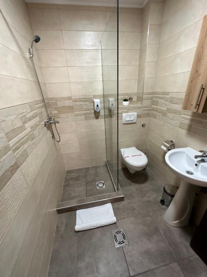 Sky Lux Apartmani Surcin Bagian luar foto