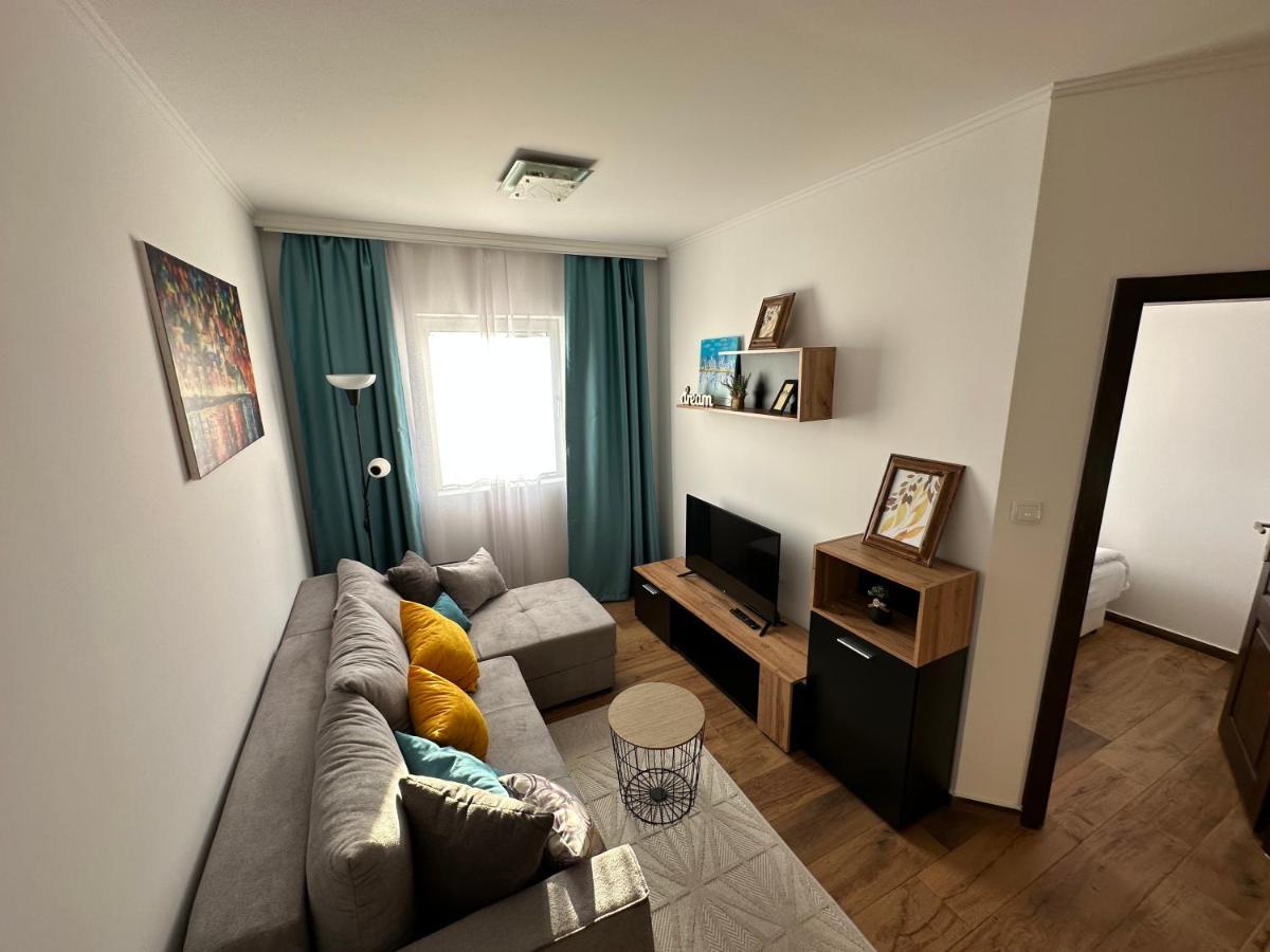 Sky Lux Apartmani Surcin Bagian luar foto