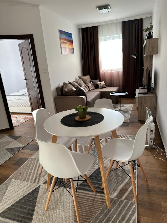 Sky Lux Apartmani Surcin Bagian luar foto