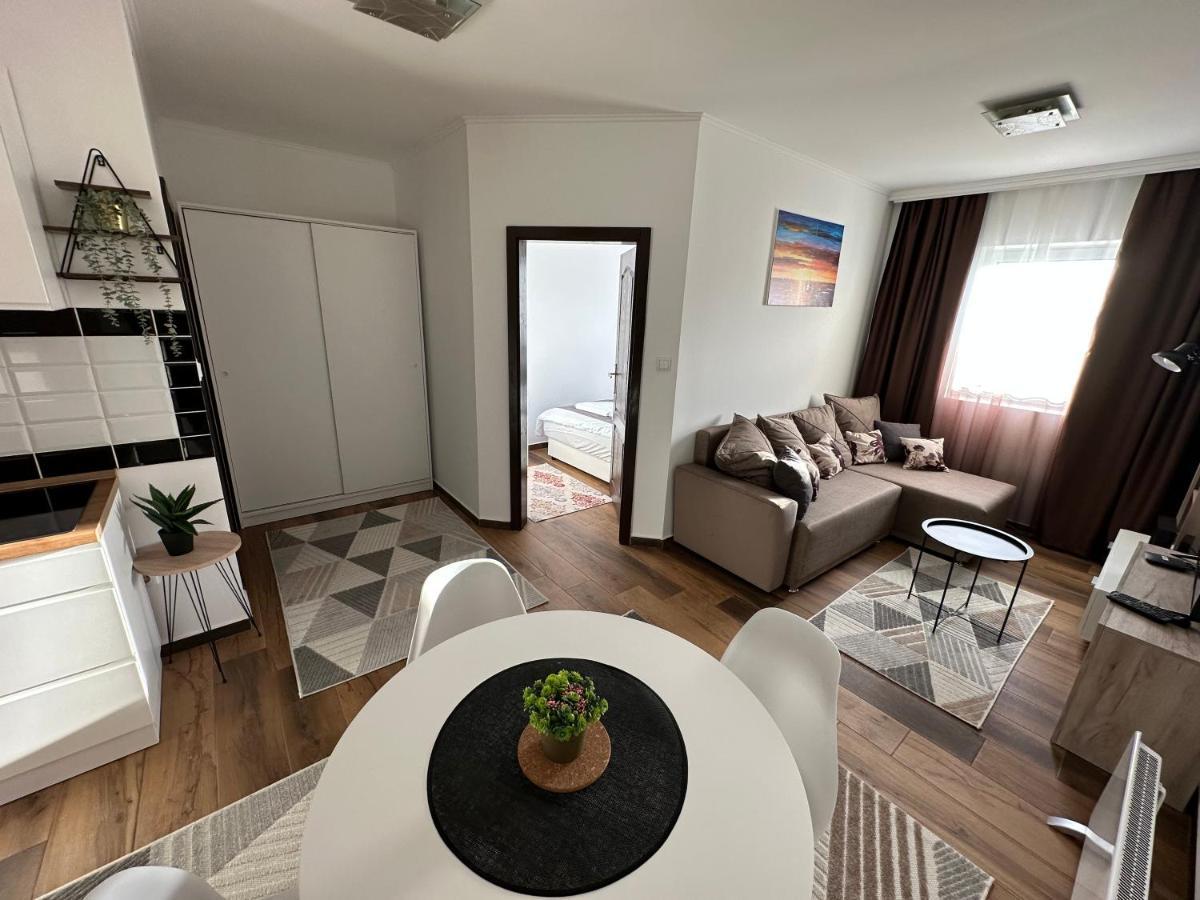 Sky Lux Apartmani Surcin Bagian luar foto