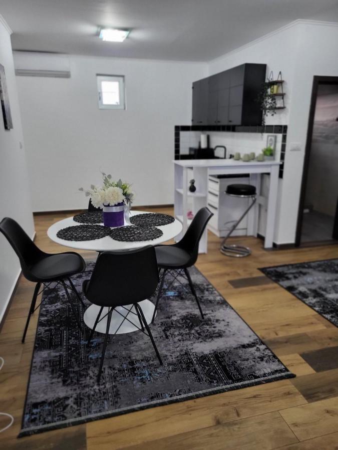 Sky Lux Apartmani Surcin Bagian luar foto