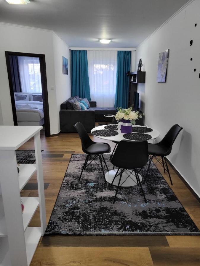 Sky Lux Apartmani Surcin Bagian luar foto